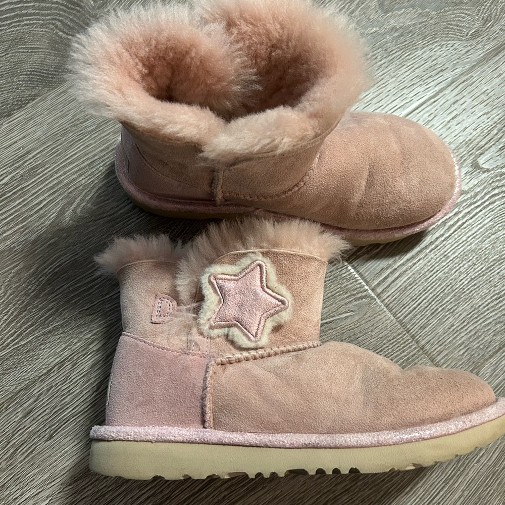 Ugg boots girls size 2